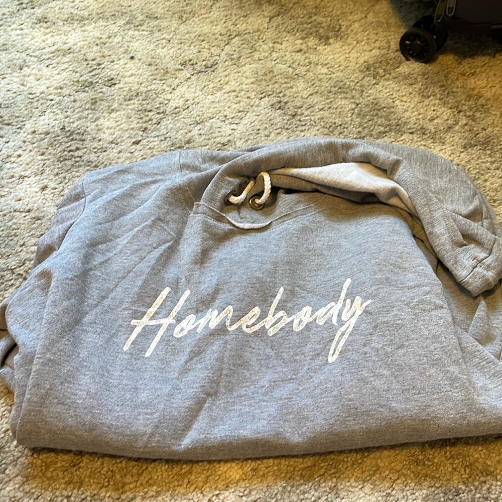 3 XXL SWEATSHIRTS EUC 2with hoods, all with pockets
